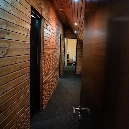 فندق Târgu Jiuفي  Casa Gorjeneasca المظهر الخارجي الصورة