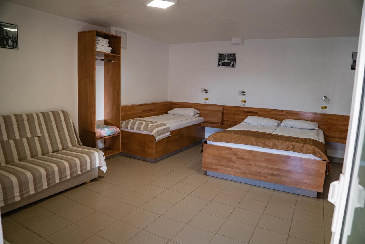 فندق Târgu Jiuفي  Casa Gorjeneasca المظهر الخارجي الصورة